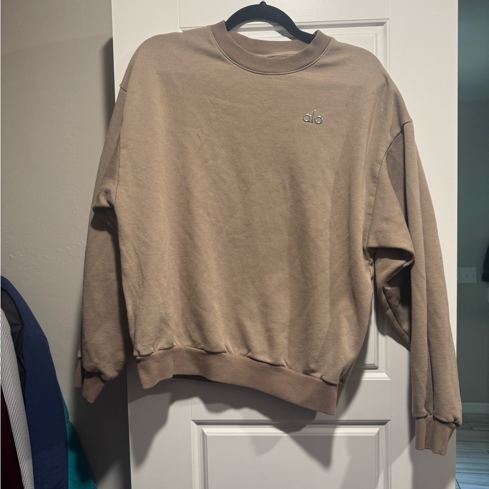 Alo Yoga Accolade Crew Neck Pullover (Gravel)